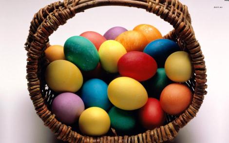 5331-basket-of-easter-eggs-1680x1050-holiday-wallpaper